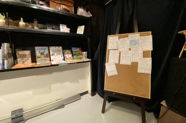 カフェ　バー　ダイニングバー　学芸大学駅　ロクリン社　こびとづかん　絵本　図書館　貸出し　無料