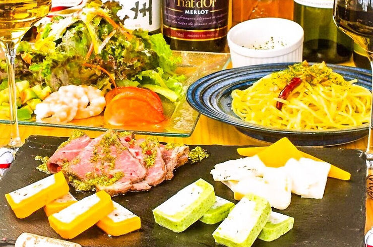 カフェ　バー　ダイニングバー　学芸大学駅　カジュアルバー　イベントスペース　レンタルスペース　宴会　パーティー　忘年会